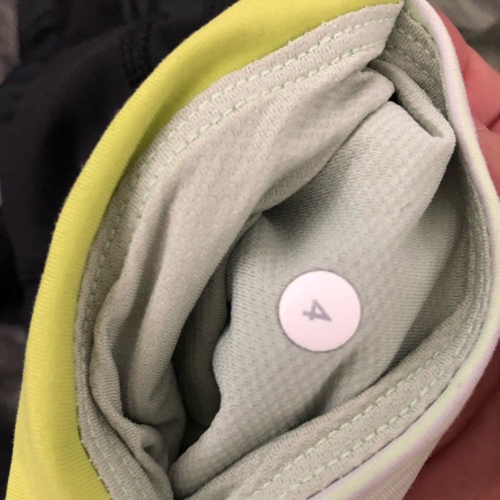 Lululemon cropped leggings with pockets on side